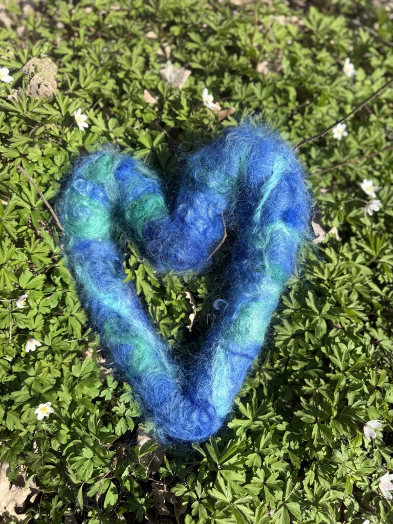 Eldra harmony wool hart - Welcoming wreath River hearth